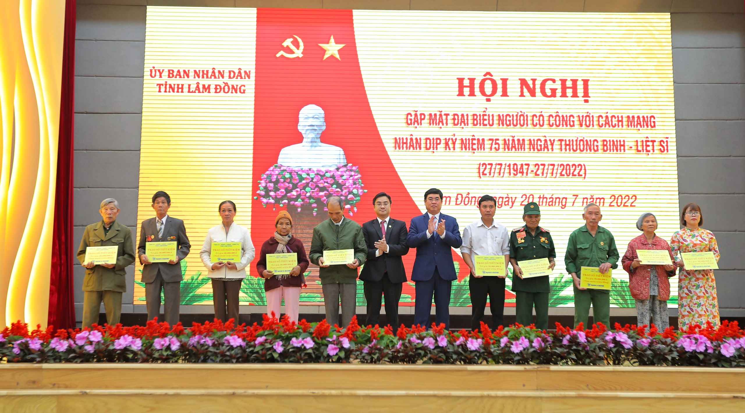 NAM A BANK TRI ÂN NHỮNG NGƯỜI CÓ CÔNG VỚI ​CÁCH MẠNG