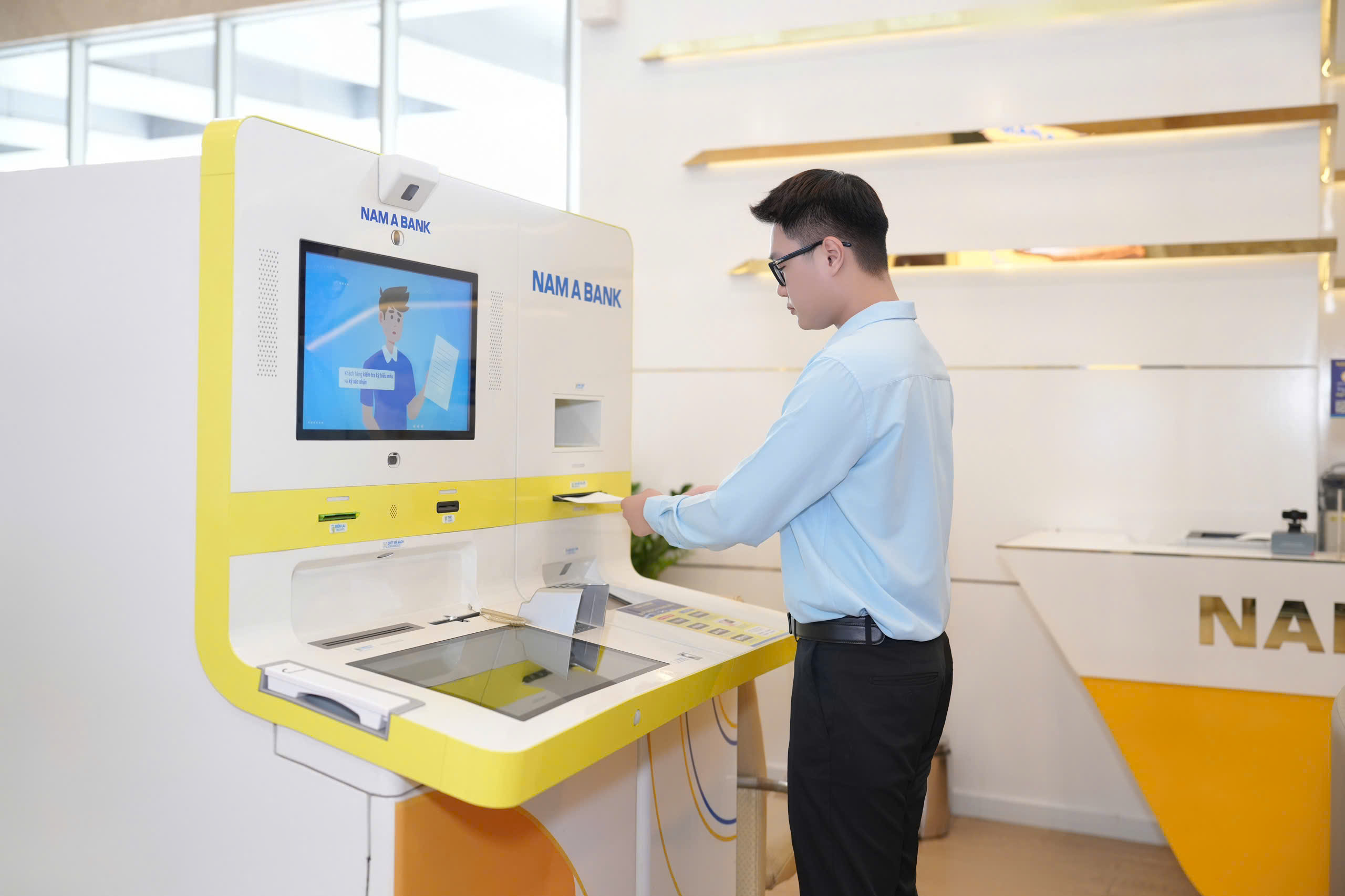 NAM A BANK TIÊN PHONG TRIỂN KHAI HỆ THỐNG SIMO: LÁ CHẮN CÔNG NGHỆ, BẢO VỆ KHÁCH HÀNG TRƯỚC RỦI RO LỪA ĐẢO TRỰC TUYẾN