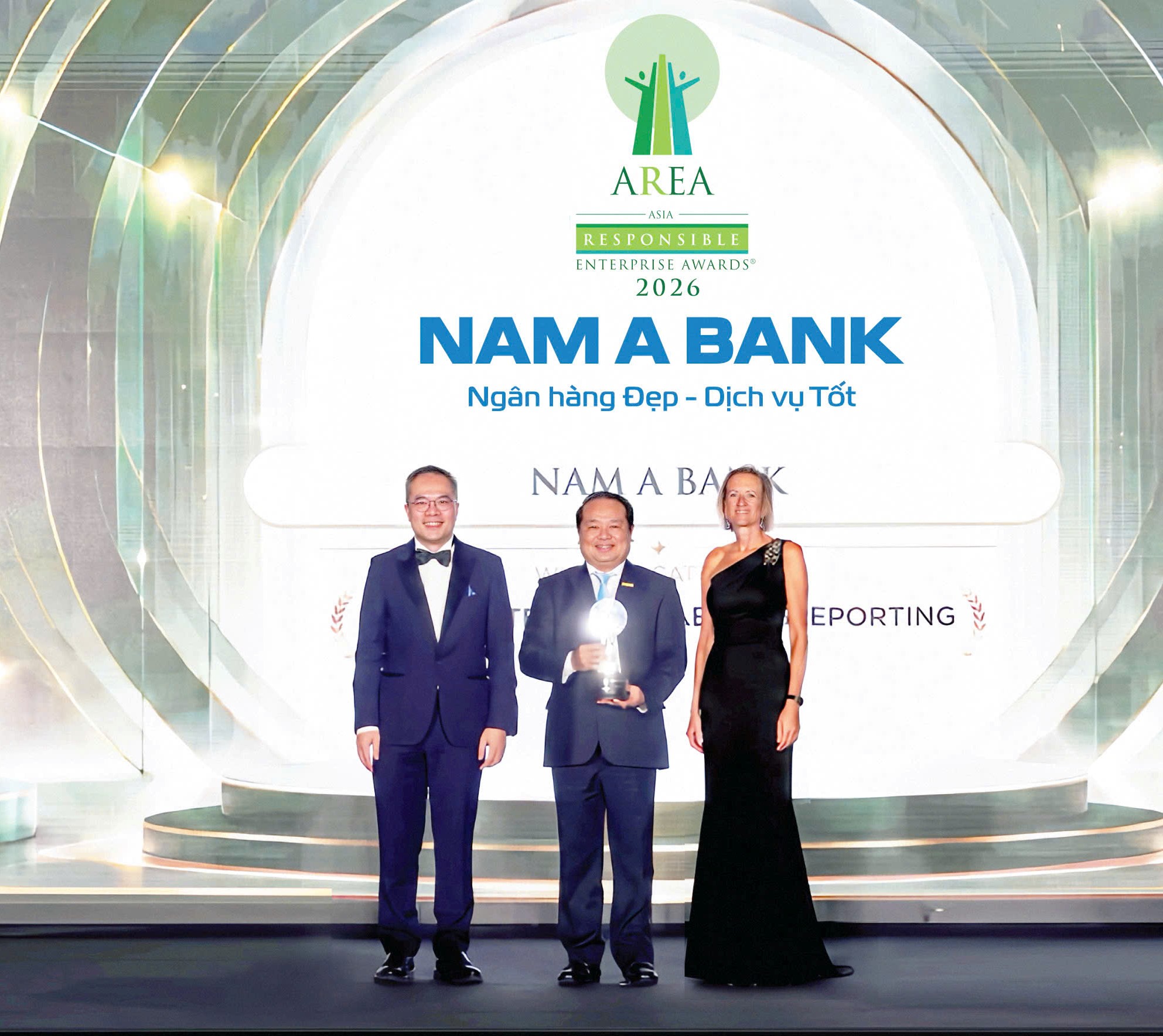 NAM A BANK NHẬN GIẢI THƯỞNG QUỐC TẾ VỀ BÁO CÁO PHÁT TRIỂN BỀN VỮNG